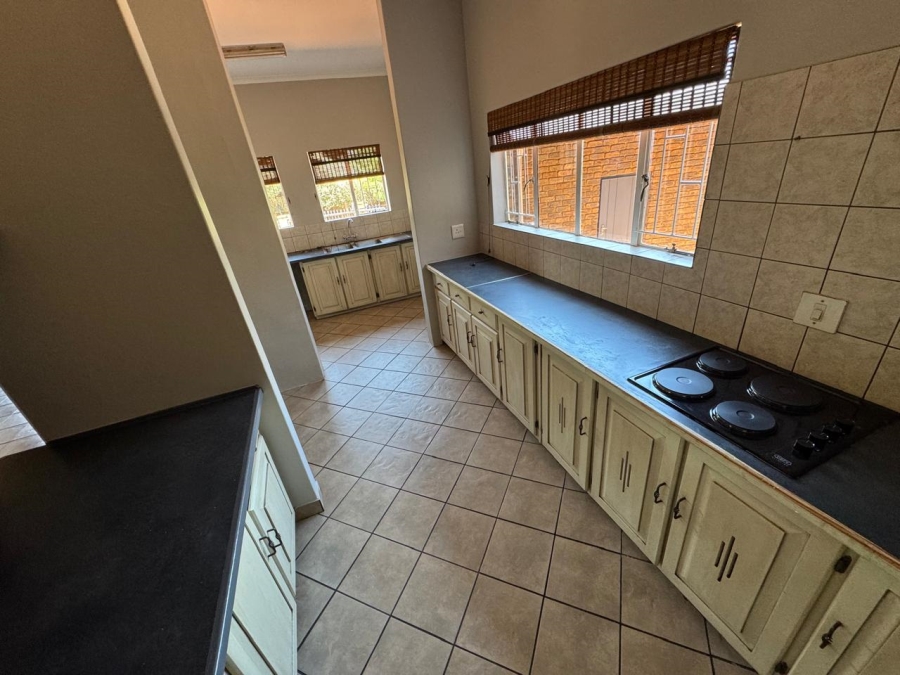  Bedroom Property for Sale in Zwartkop Gauteng