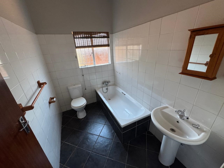  Bedroom Property for Sale in Zwartkop Gauteng