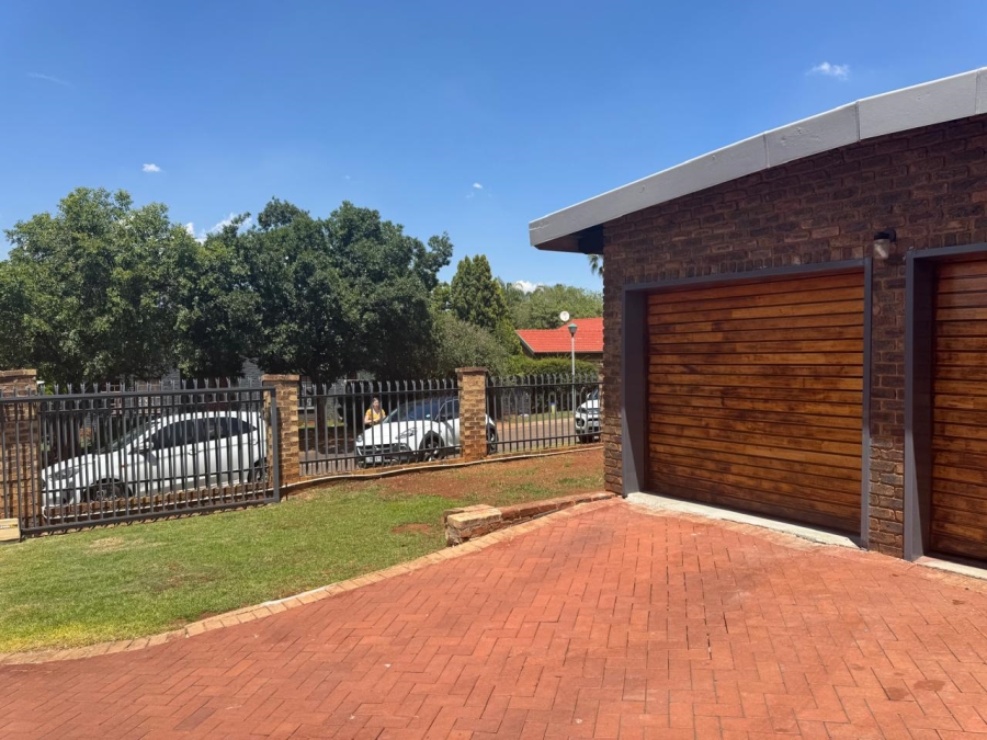  Bedroom Property for Sale in Zwartkop Gauteng