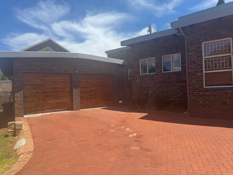  Bedroom Property for Sale in Zwartkop Gauteng