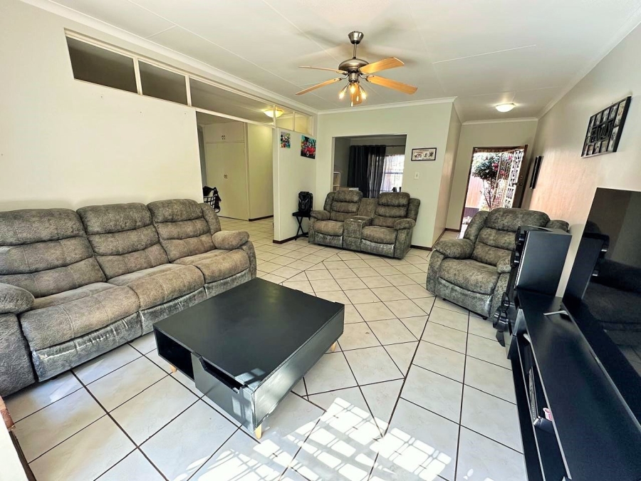 3 Bedroom Property for Sale in Wierda Park Gauteng