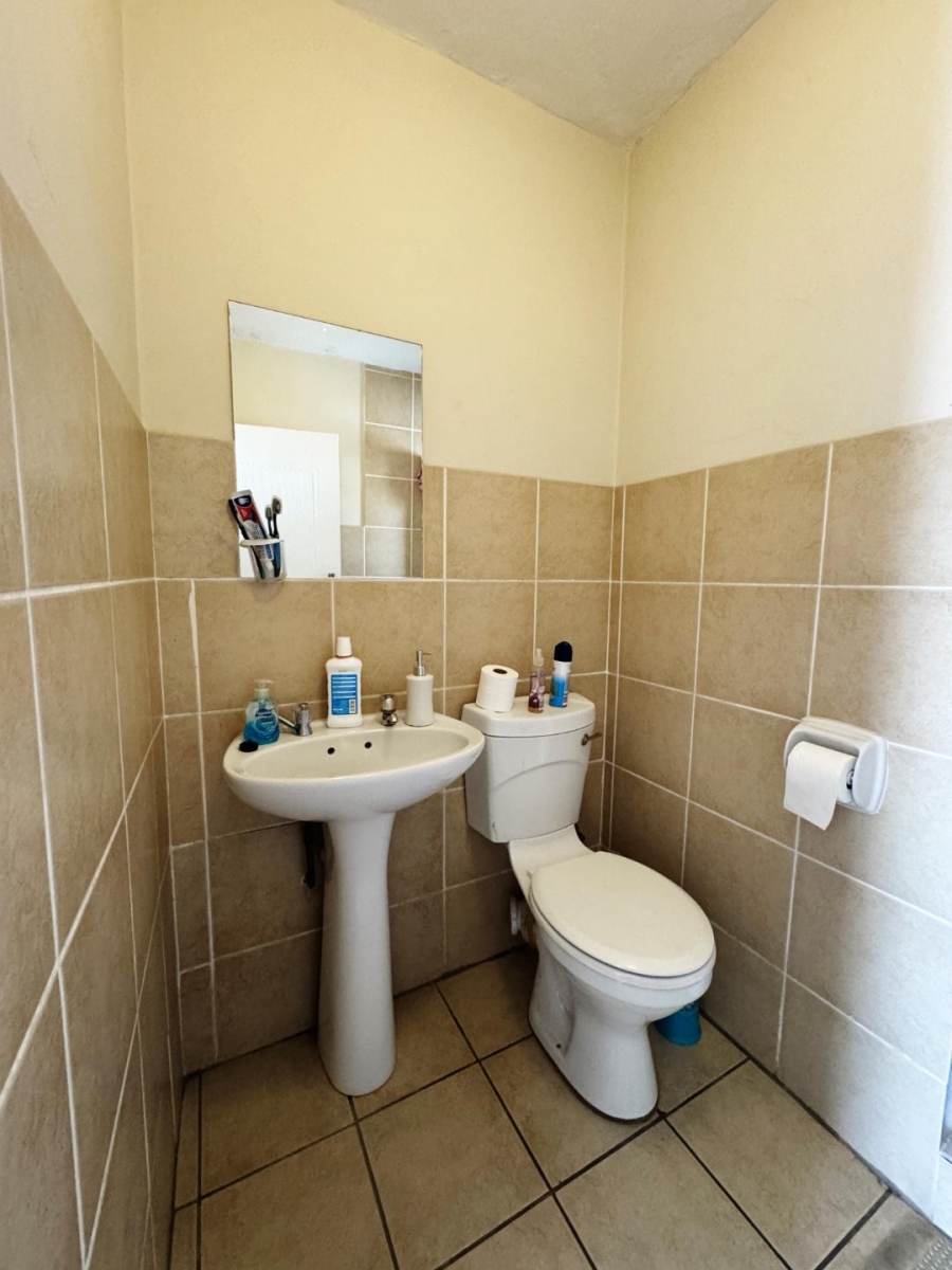 2 Bedroom Property for Sale in Erand Gardens Gauteng