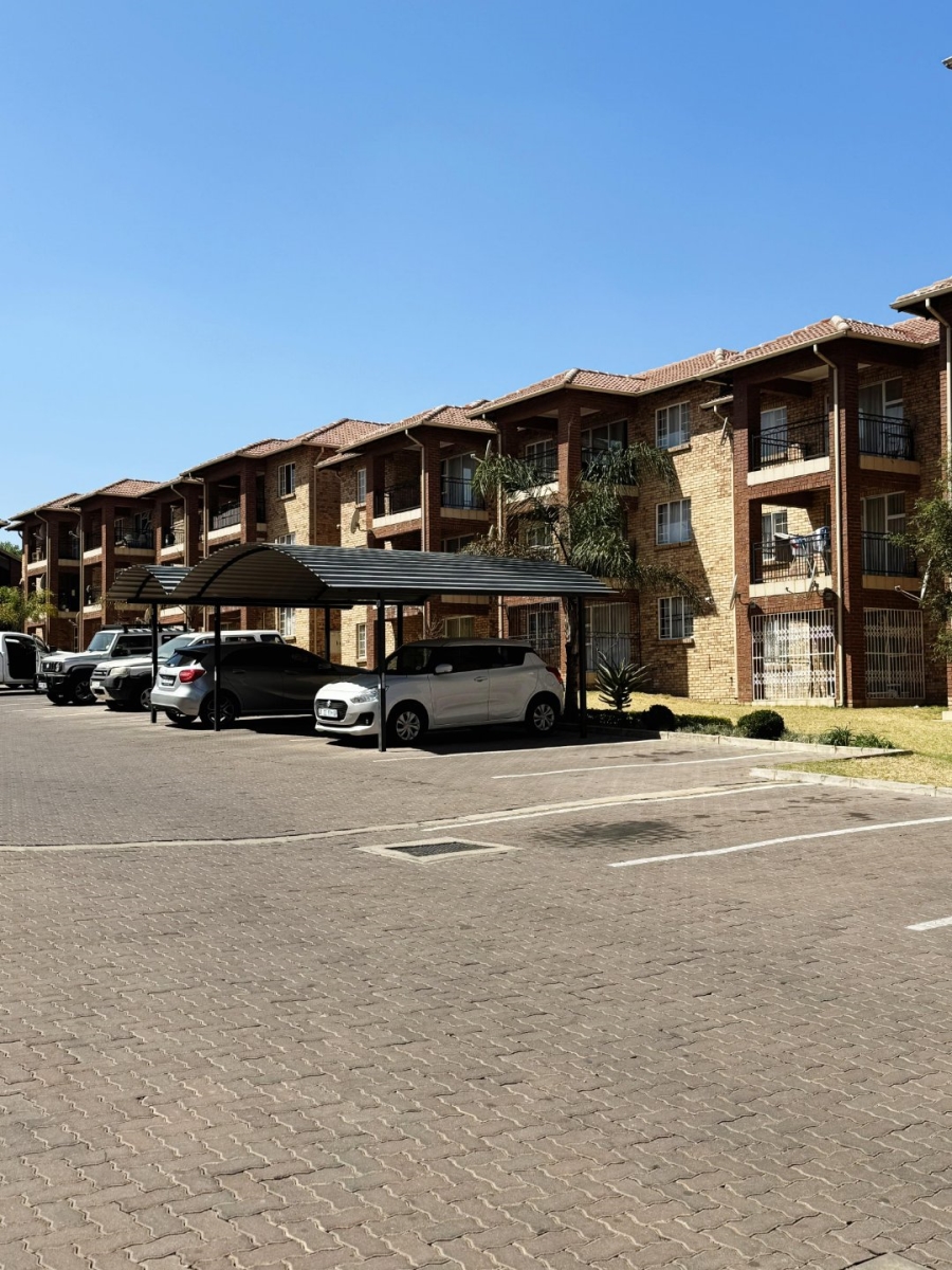 2 Bedroom Property for Sale in Erand Gardens Gauteng