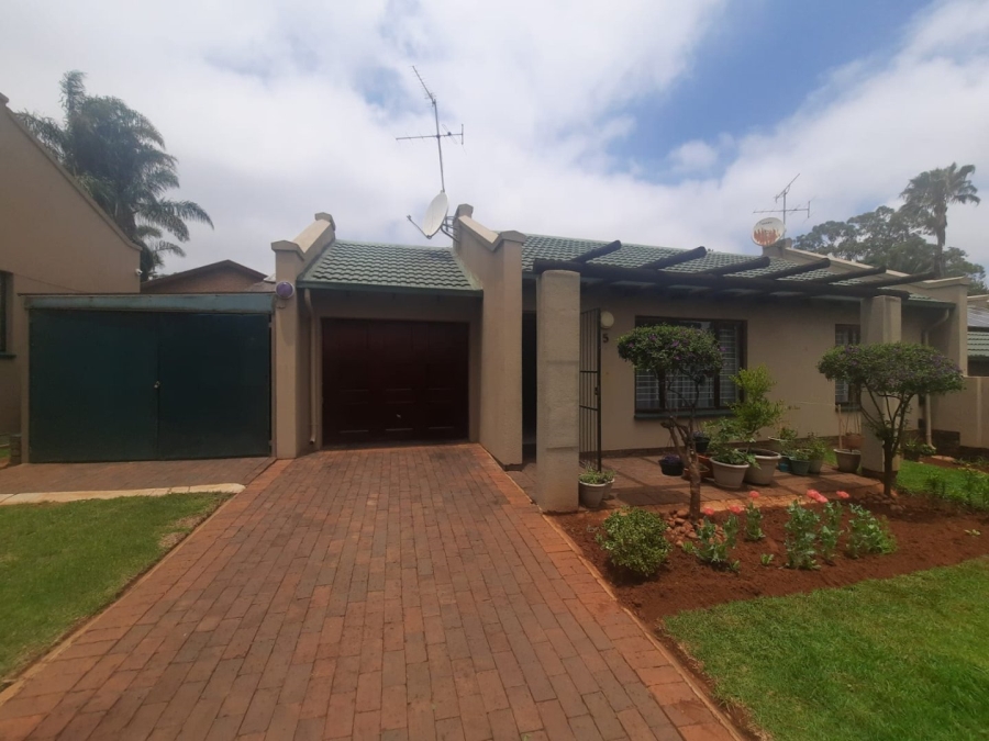 2 Bedroom Property for Sale in Noordheuwel Gauteng