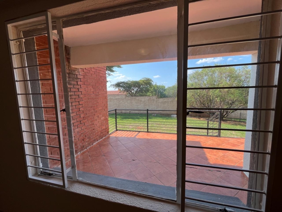 To Let 2 Bedroom Property for Rent in Willowbrook Gauteng