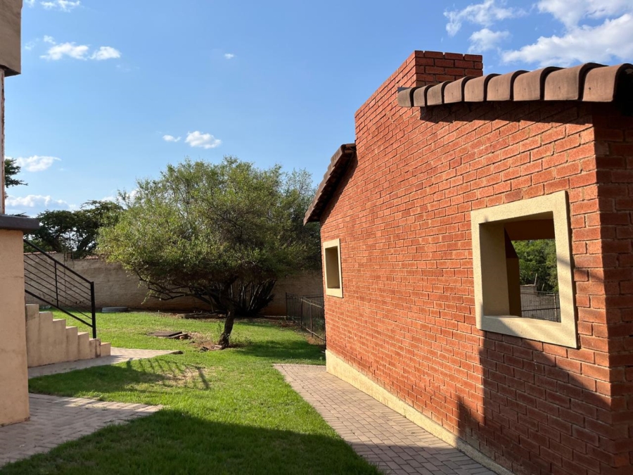 To Let 2 Bedroom Property for Rent in Willowbrook Gauteng