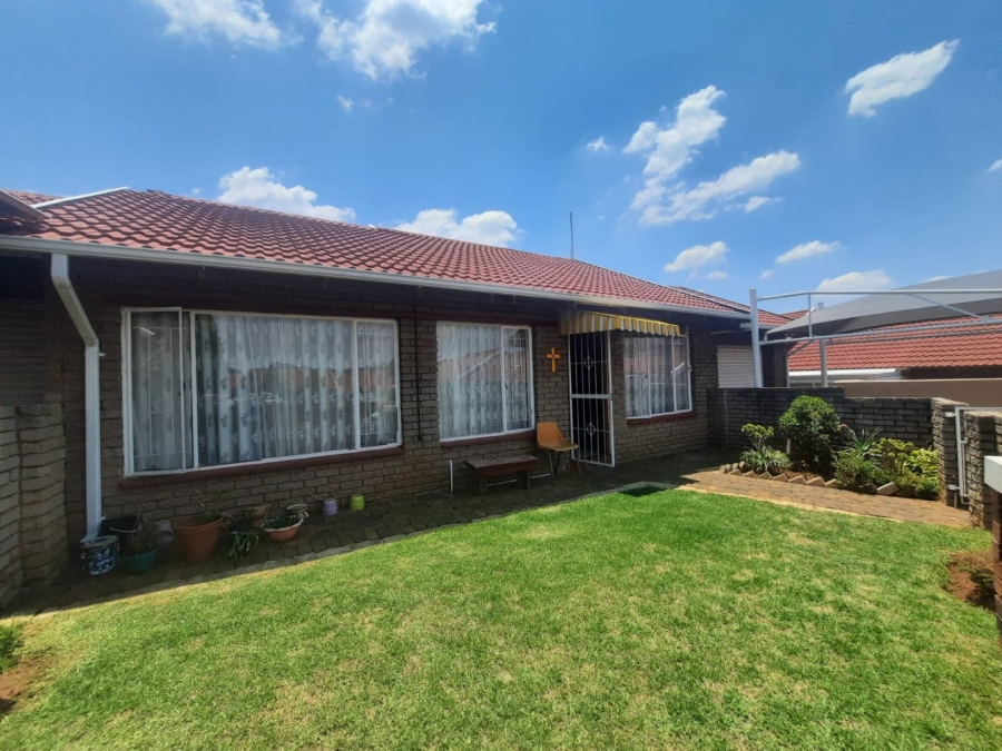 2 Bedroom Property for Sale in Discovery Gauteng