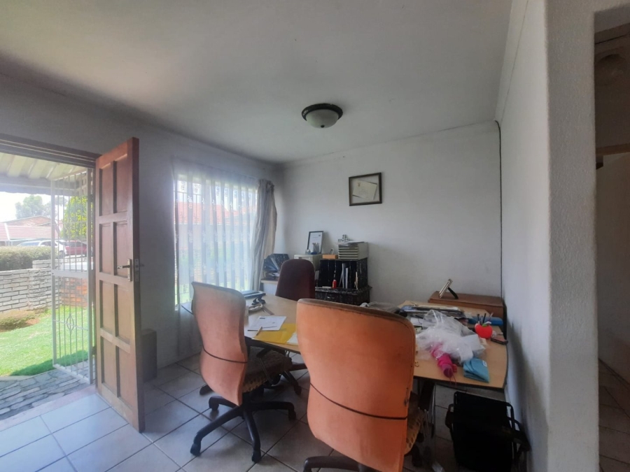 2 Bedroom Property for Sale in Discovery Gauteng