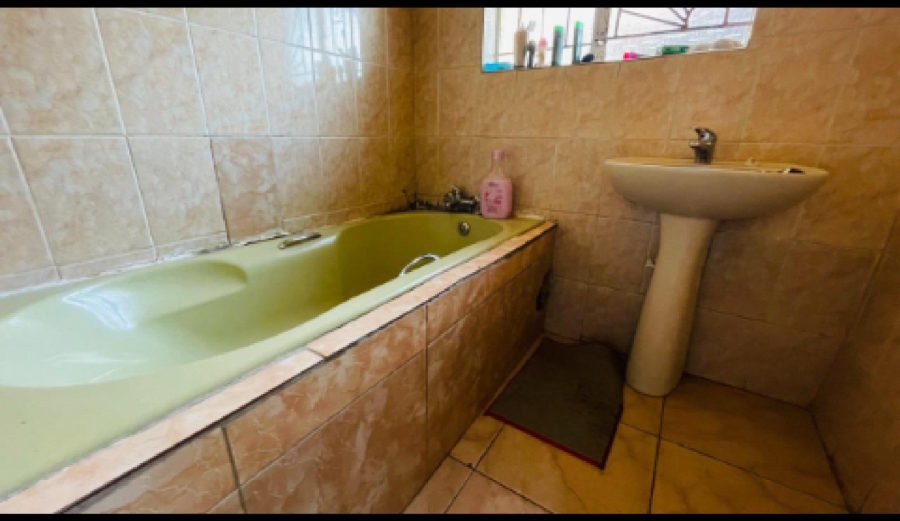  Bedroom Property for Sale in Soshanguve BB Gauteng