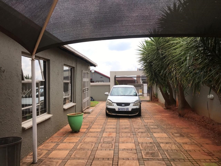 3 Bedroom Property for Sale in Dawn Park Gauteng