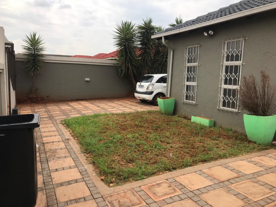 3 Bedroom Property for Sale in Dawn Park Gauteng