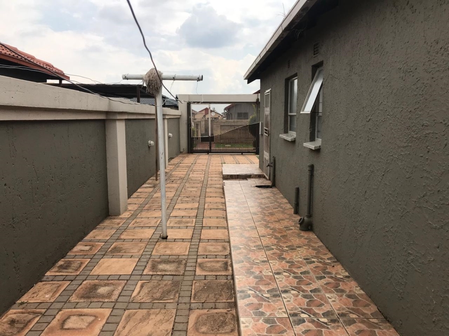 3 Bedroom Property for Sale in Dawn Park Gauteng