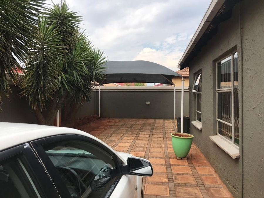 3 Bedroom Property for Sale in Dawn Park Gauteng