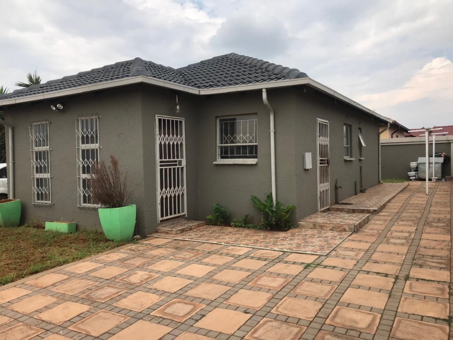 3 Bedroom Property for Sale in Dawn Park Gauteng