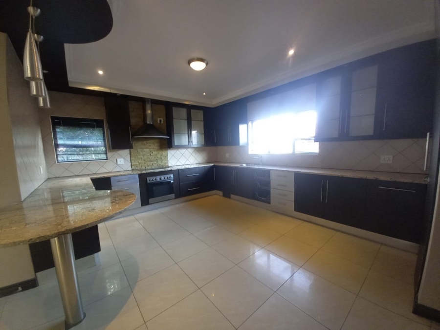 To Let 5 Bedroom Property for Rent in Amberfield Gauteng