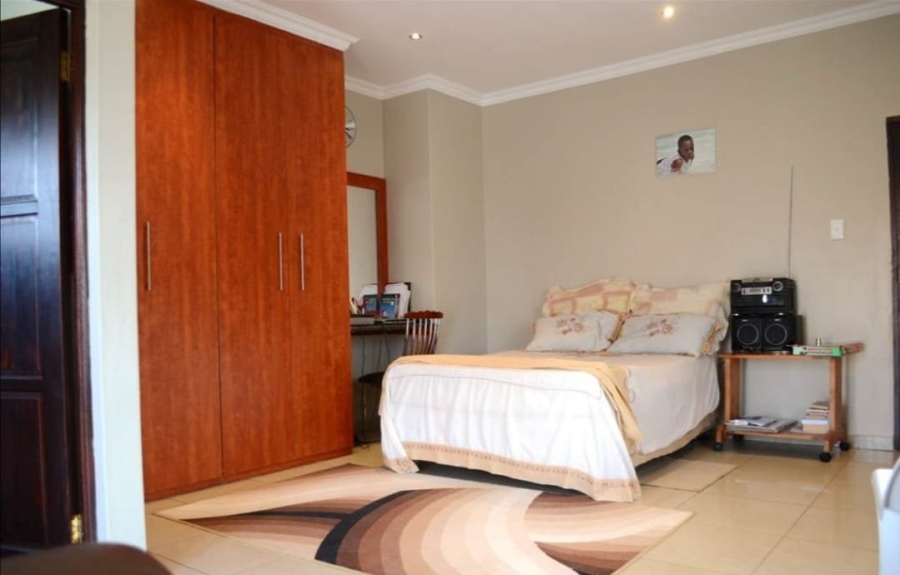 To Let 5 Bedroom Property for Rent in Amberfield Gauteng