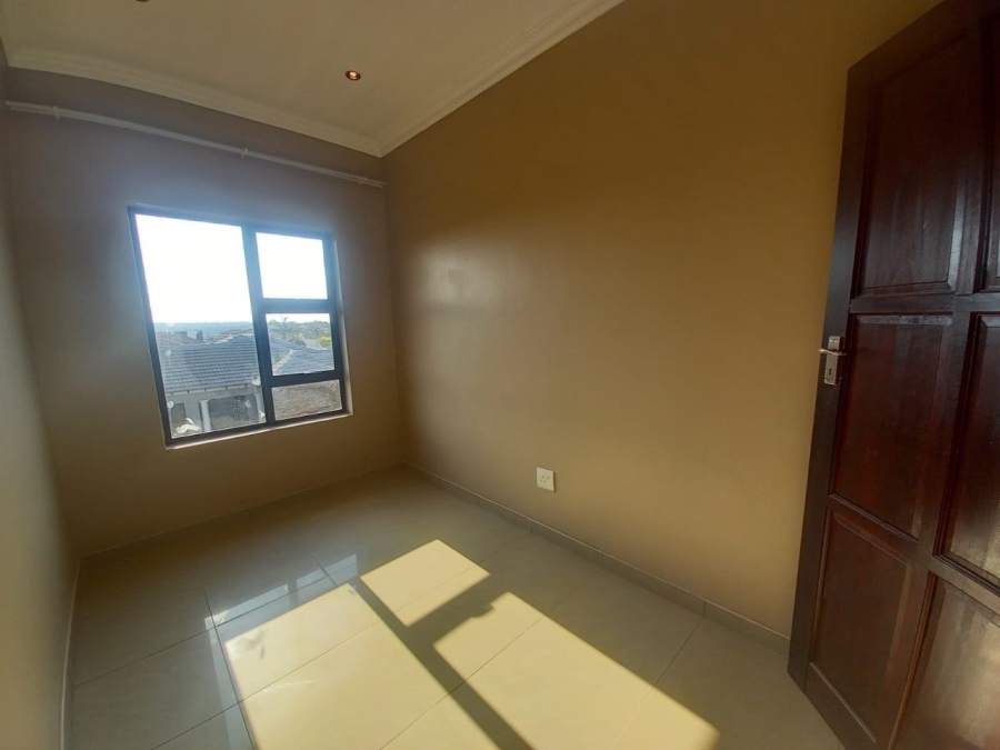 To Let 5 Bedroom Property for Rent in Amberfield Gauteng