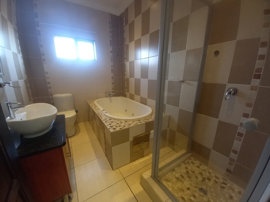 To Let 5 Bedroom Property for Rent in Amberfield Gauteng