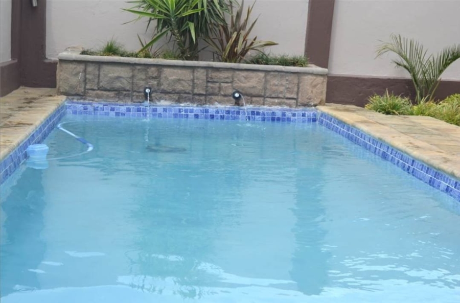 To Let 5 Bedroom Property for Rent in Amberfield Gauteng