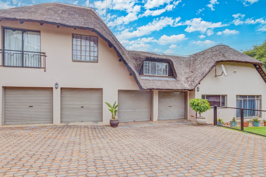 5 Bedroom Property for Sale in Hennopspark Gauteng