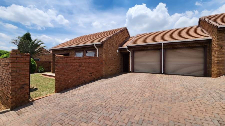 2 Bedroom Property for Sale in Amberfield Gauteng