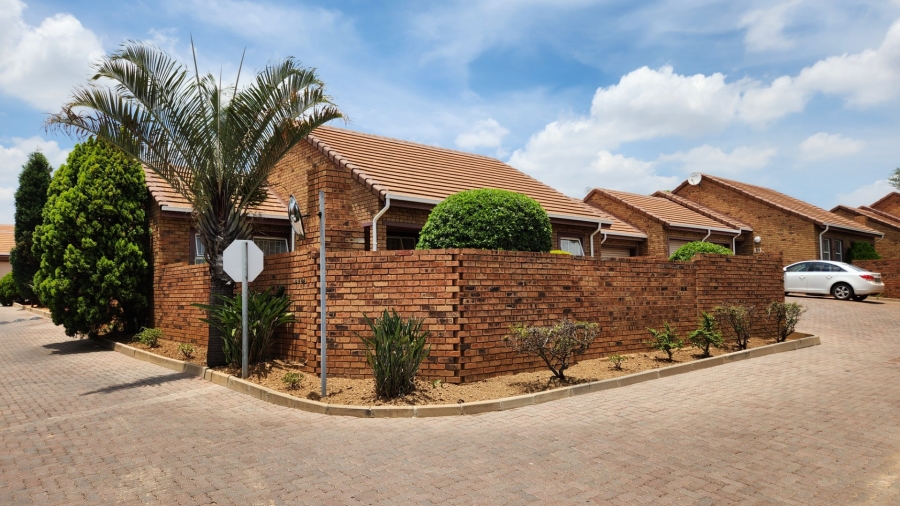 2 Bedroom Property for Sale in Amberfield Gauteng