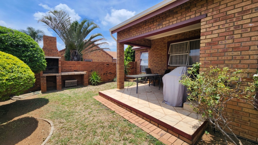 2 Bedroom Property for Sale in Amberfield Gauteng