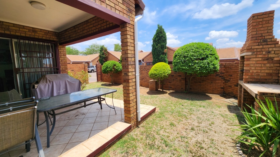 2 Bedroom Property for Sale in Amberfield Gauteng