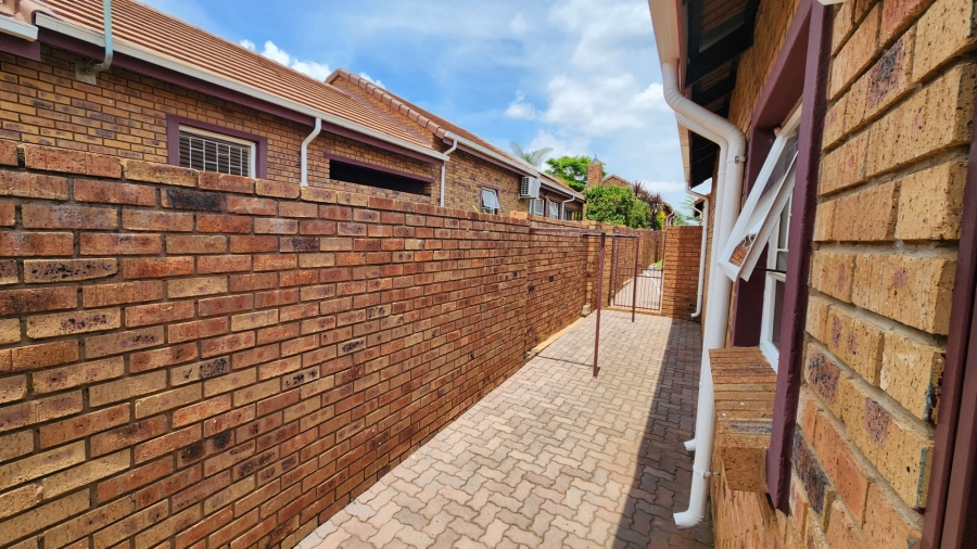 2 Bedroom Property for Sale in Amberfield Gauteng