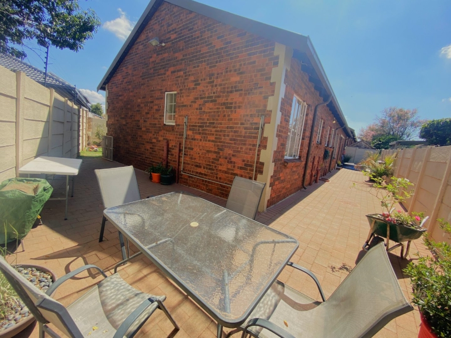 3 Bedroom Property for Sale in Bergbron Gauteng