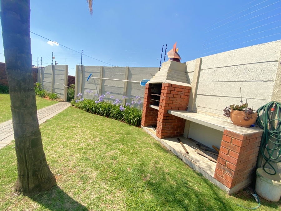 3 Bedroom Property for Sale in Bergbron Gauteng