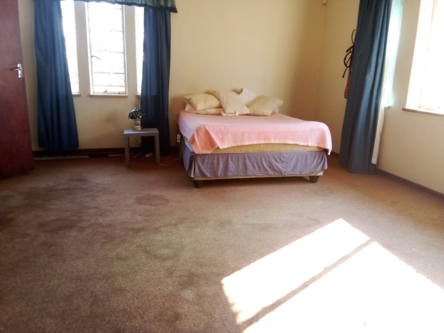 6 Bedroom Property for Sale in Hartzenbergfontein Gauteng