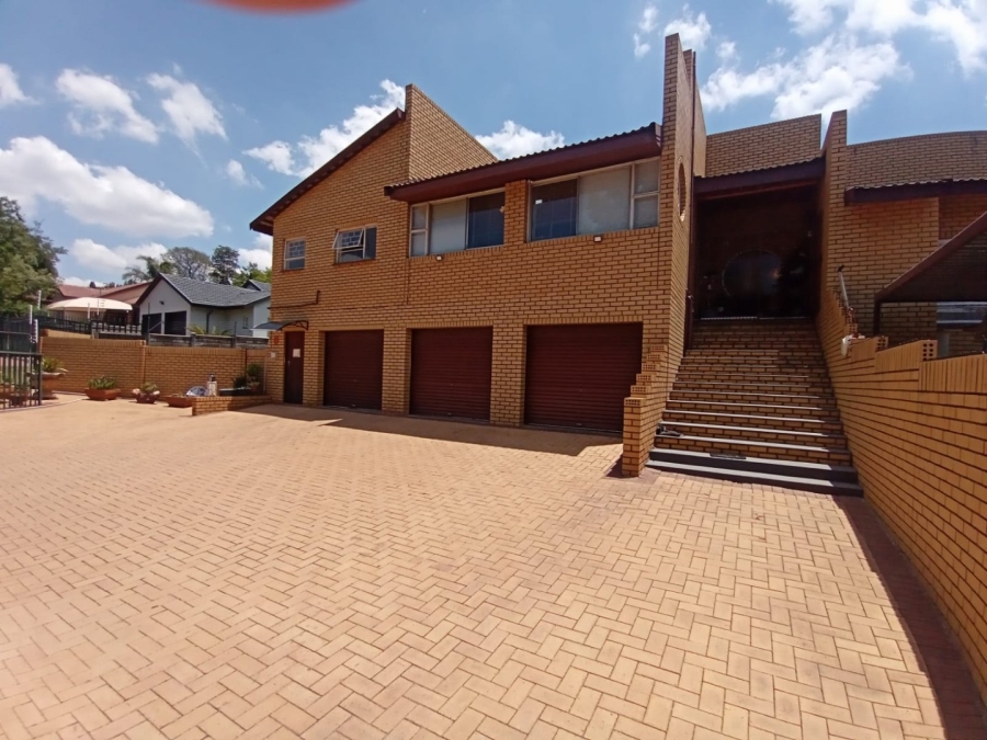 5 Bedroom Property for Sale in Kenmare Gauteng