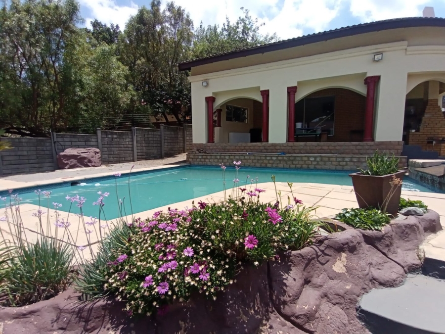 5 Bedroom Property for Sale in Kenmare Gauteng