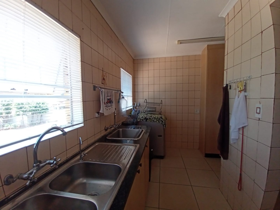 5 Bedroom Property for Sale in Kenmare Gauteng