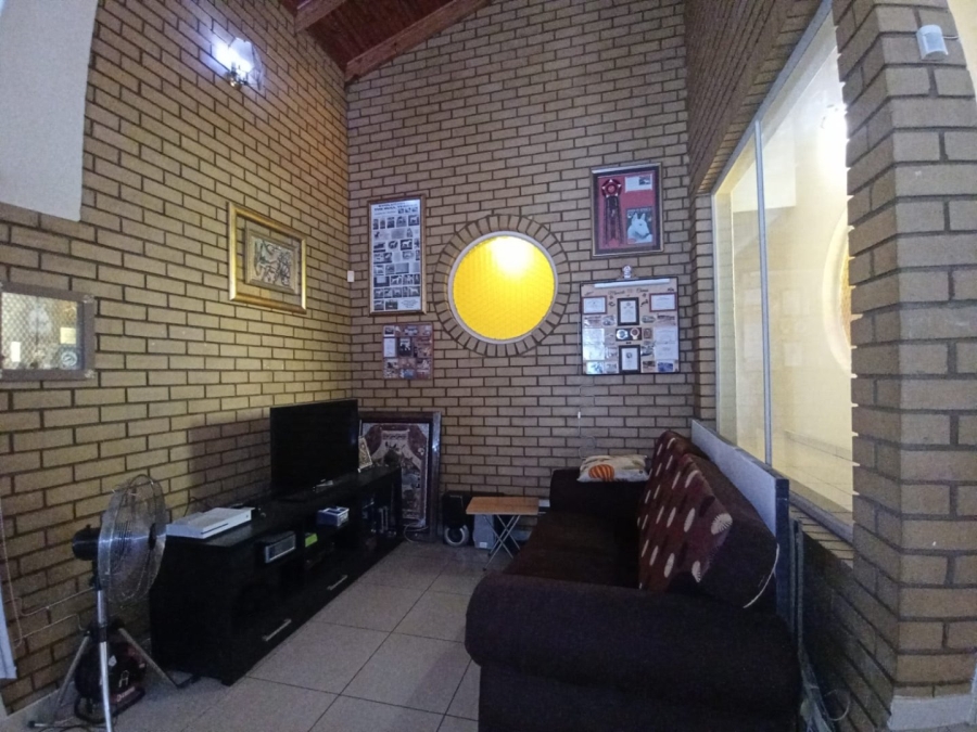 5 Bedroom Property for Sale in Kenmare Gauteng