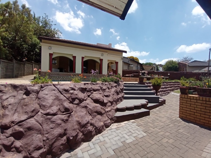 5 Bedroom Property for Sale in Kenmare Gauteng