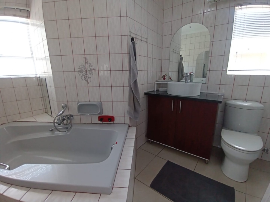 5 Bedroom Property for Sale in Kenmare Gauteng