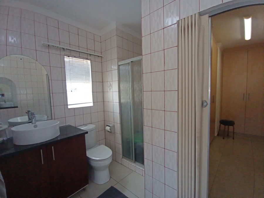 5 Bedroom Property for Sale in Kenmare Gauteng