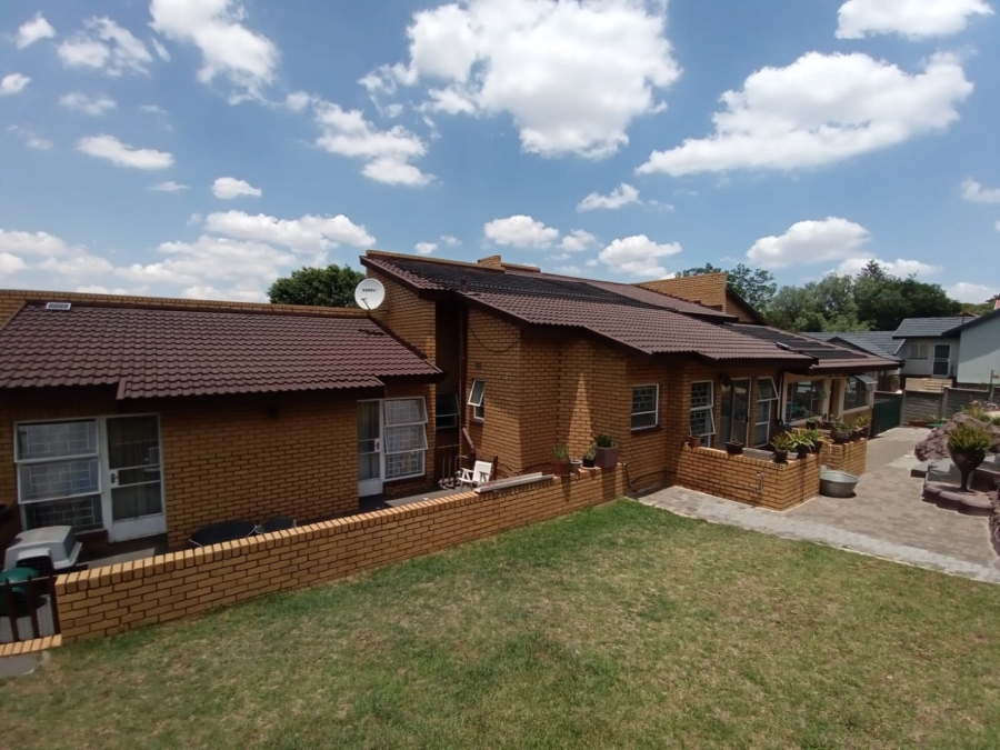 5 Bedroom Property for Sale in Kenmare Gauteng