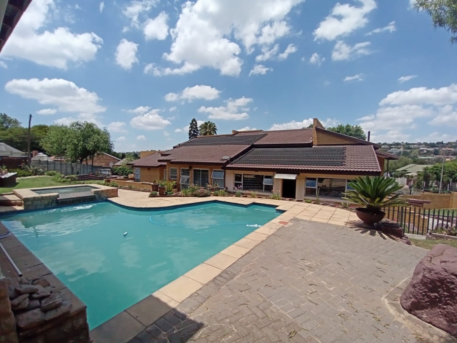 5 Bedroom Property for Sale in Kenmare Gauteng