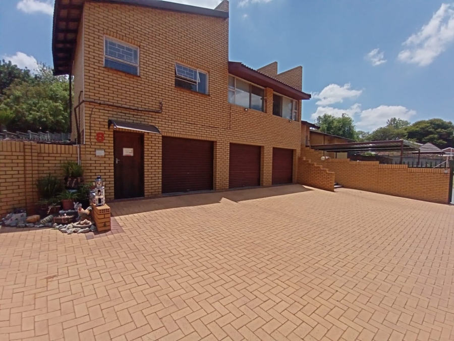 5 Bedroom Property for Sale in Kenmare Gauteng