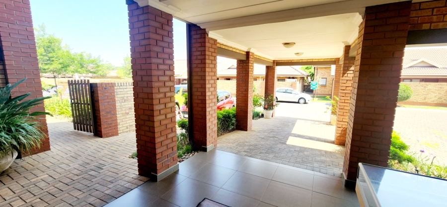 1 Bedroom Property for Sale in Equestria Gauteng