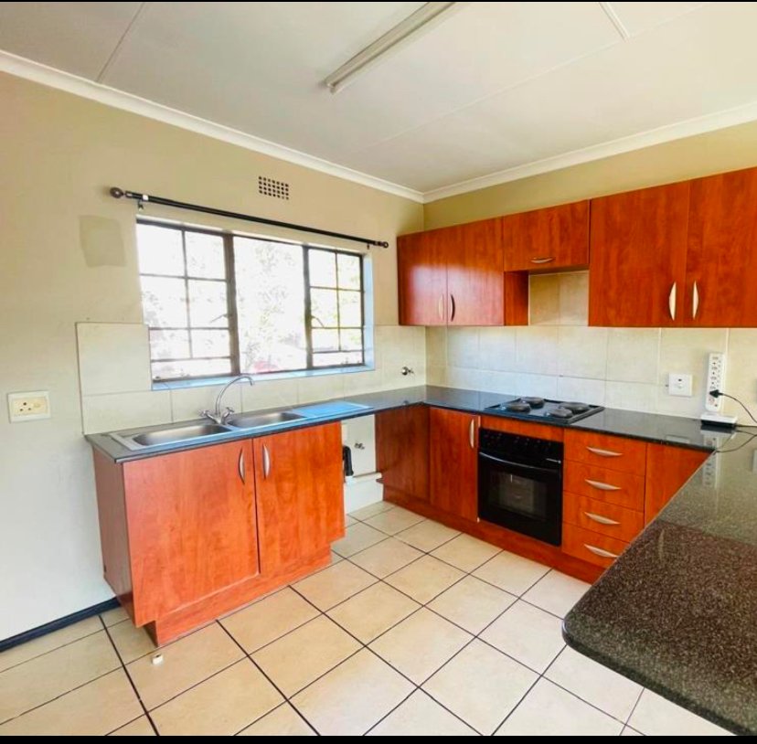 3 Bedroom Property for Sale in Sonneveld Gauteng