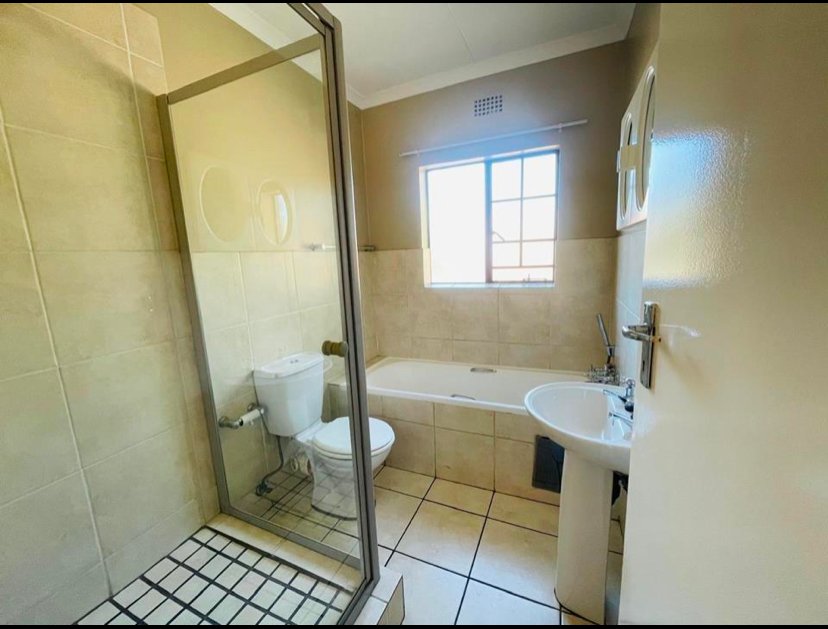 3 Bedroom Property for Sale in Sonneveld Gauteng