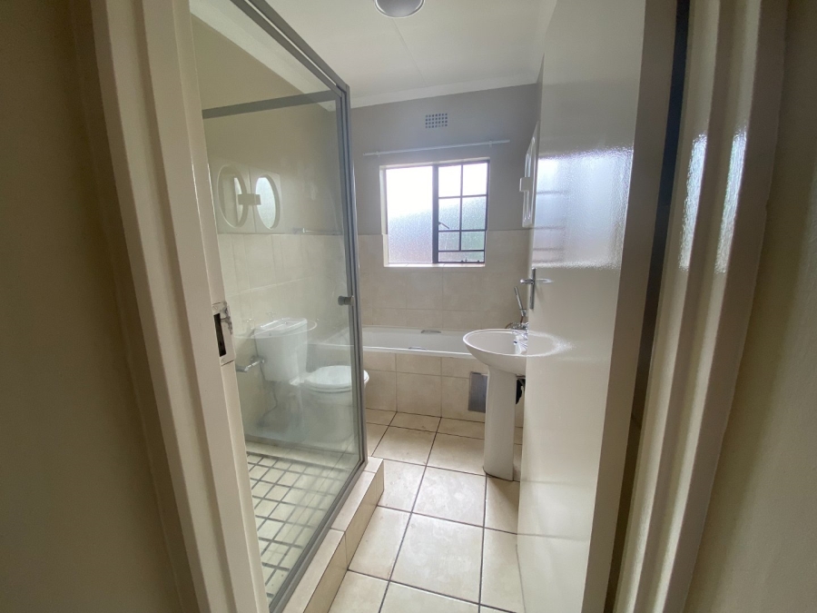 3 Bedroom Property for Sale in Sonneveld Gauteng