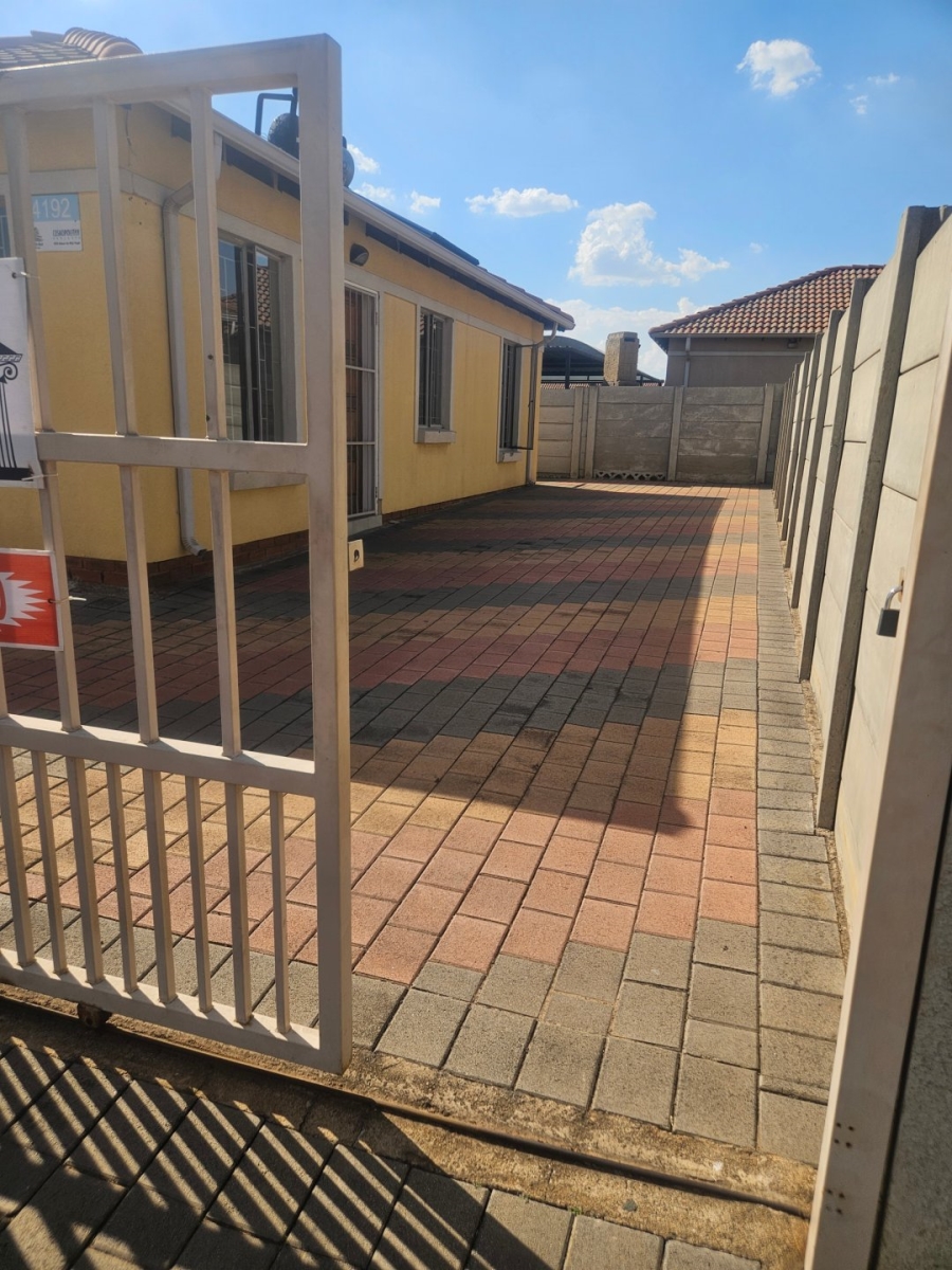 3 Bedroom Property for Sale in Alrode South Gauteng