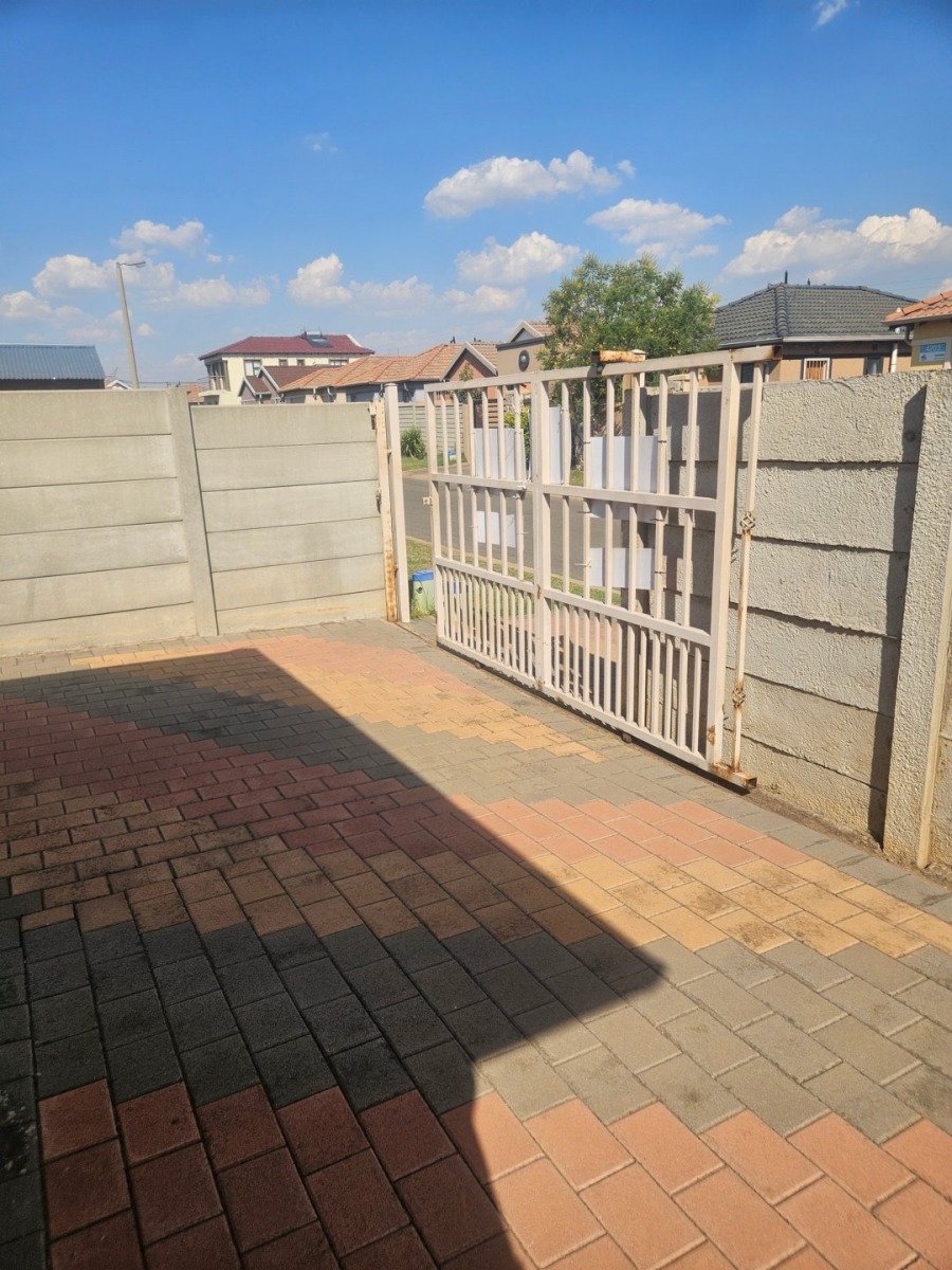 3 Bedroom Property for Sale in Alrode South Gauteng