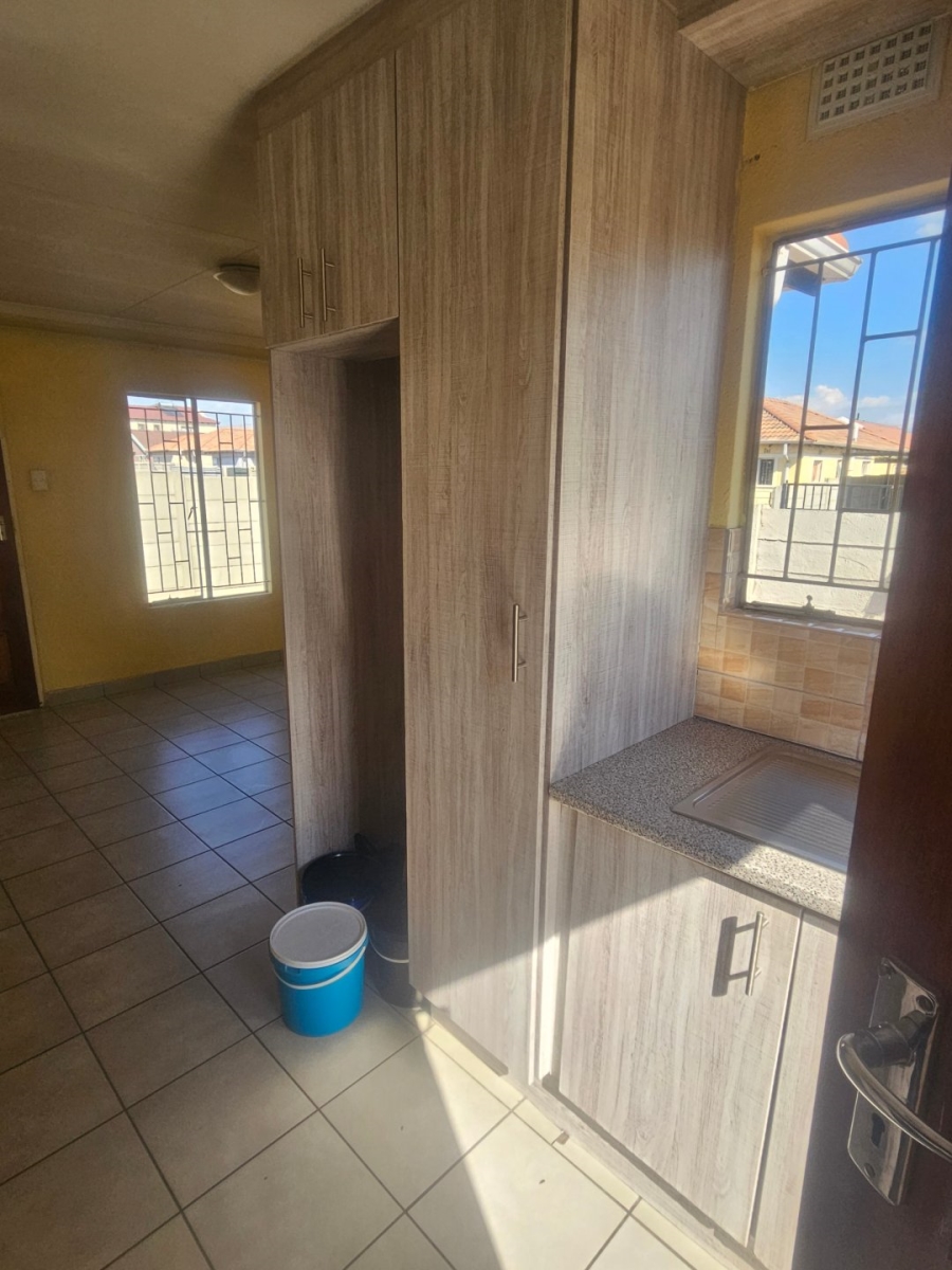 3 Bedroom Property for Sale in Alrode South Gauteng