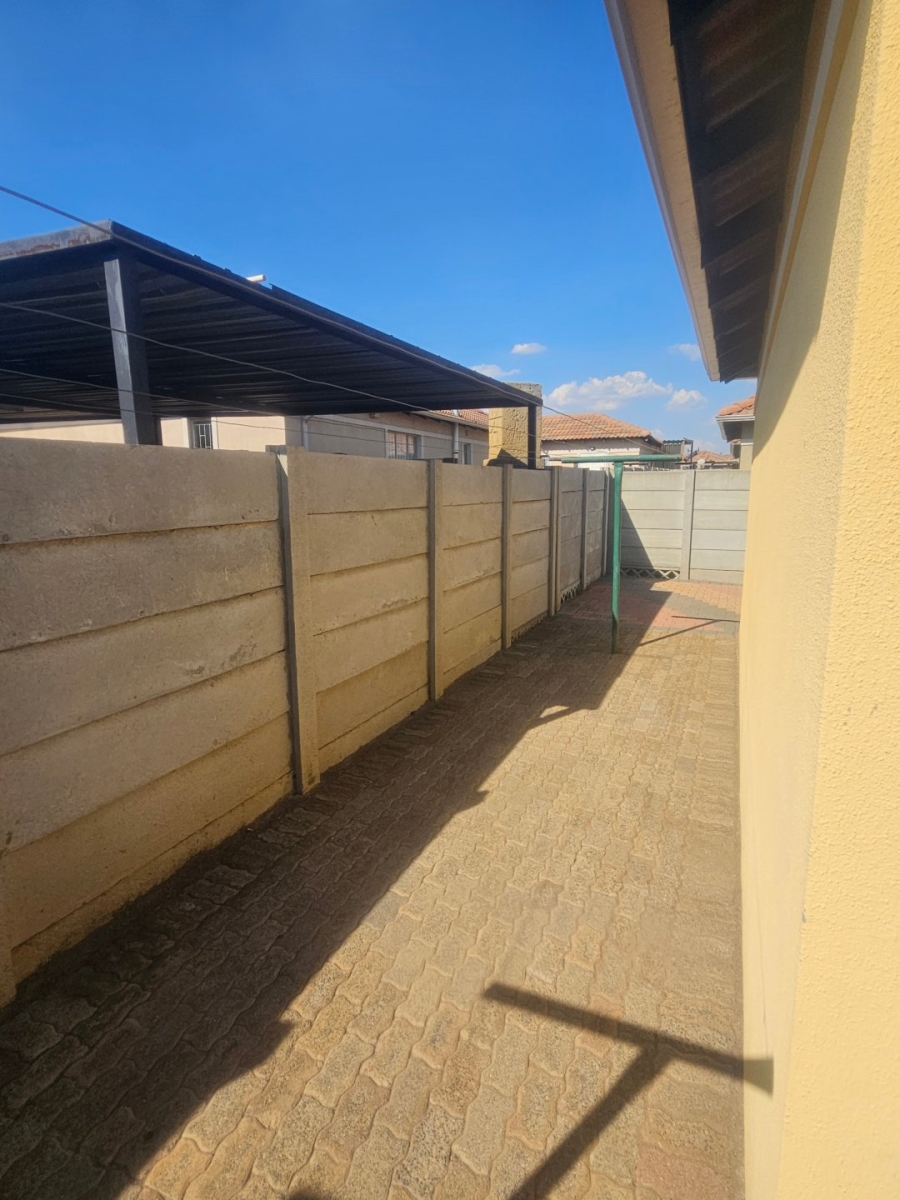 3 Bedroom Property for Sale in Alrode South Gauteng